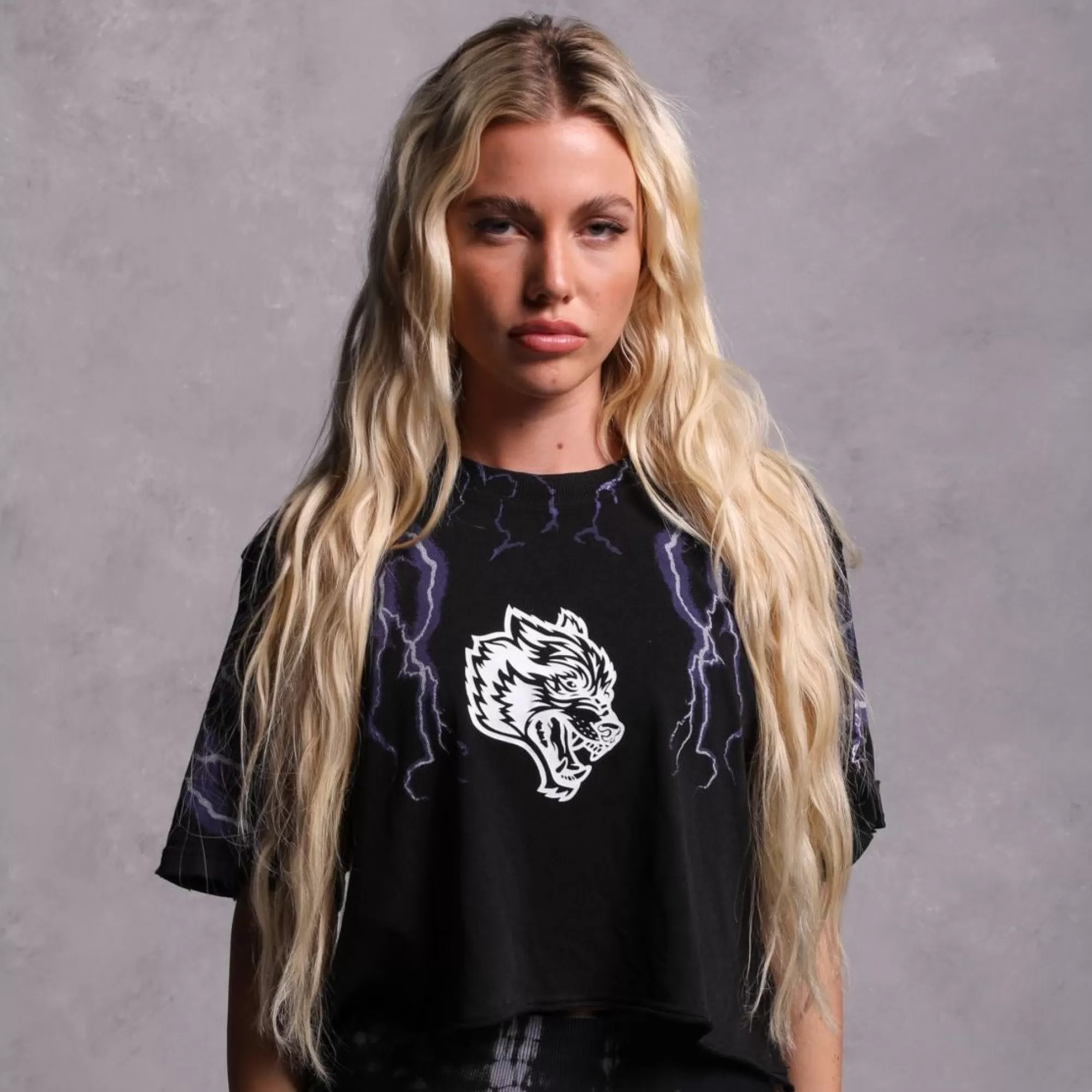Sale Above Us "Premium Vintage" Distressed (Cropped) Tee In Black Women Tops