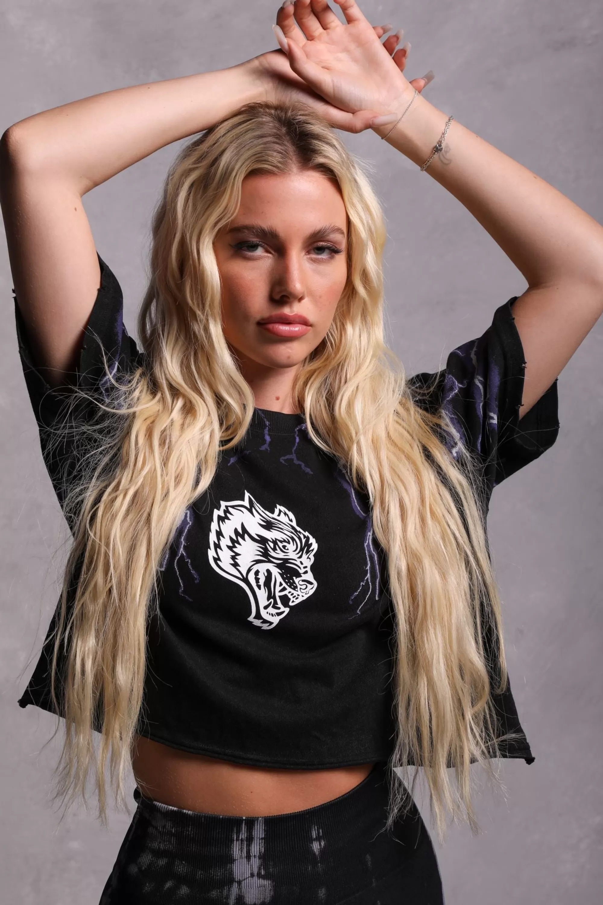 Sale Above Us "Premium Vintage" Distressed (Cropped) Tee In Black Women Tops