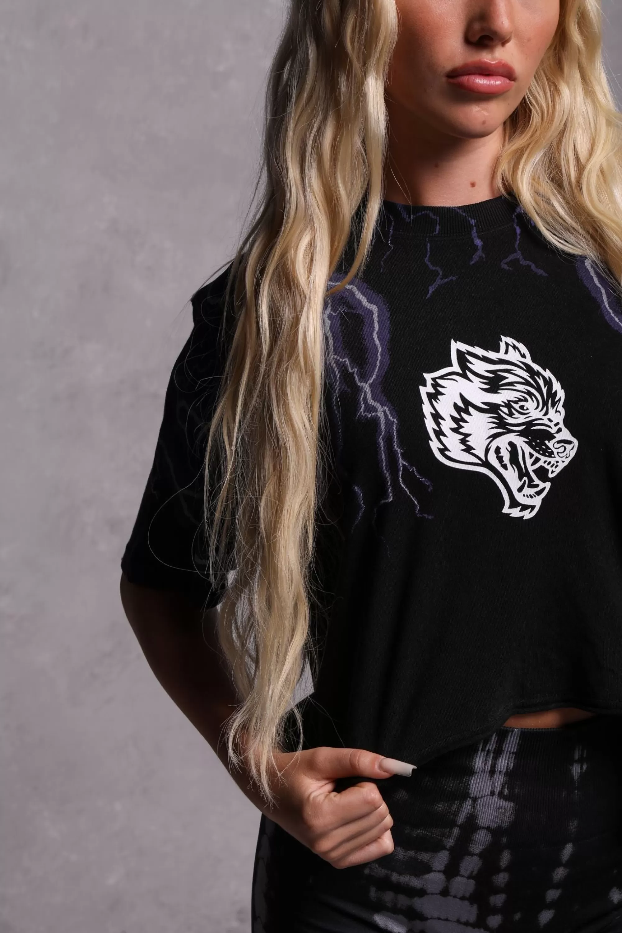 Sale Above Us "Premium Vintage" Distressed (Cropped) Tee In Black Women Tops