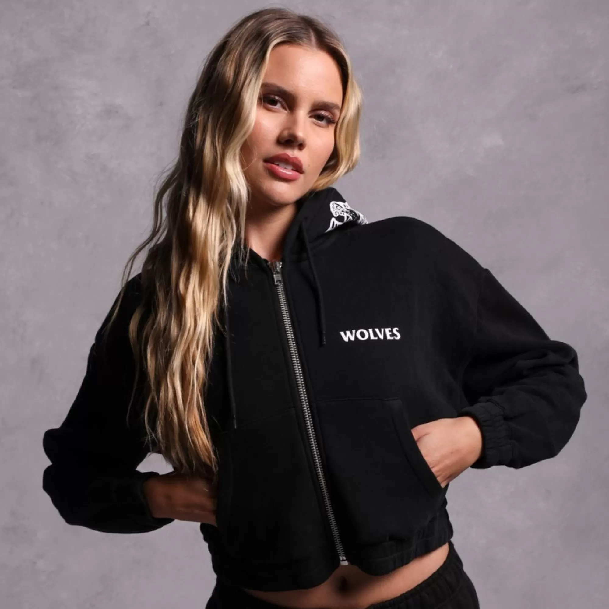 Hot Halo "Vintage Chambers" (Cropped) Zip Hoodie In Black Women Tops